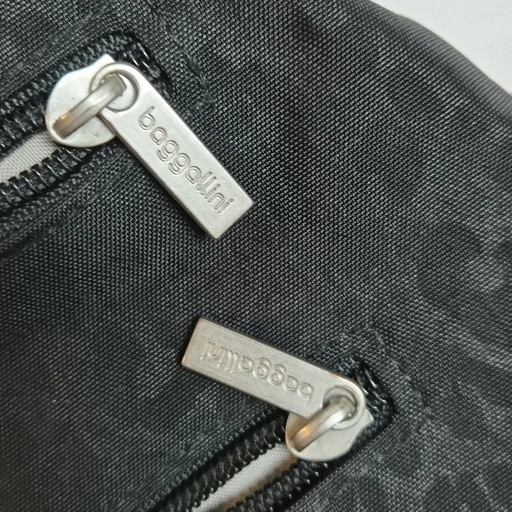 Baggallini Charcoal Leopard Crossbody Bag Exc Cond - Picture 10 of 10